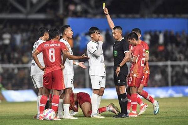 var-kontroversi-wasit-liga-1-diduga-lakukan-match-fixing-lagi-pssi-turun-tangan_b3c8cdf09.jpg