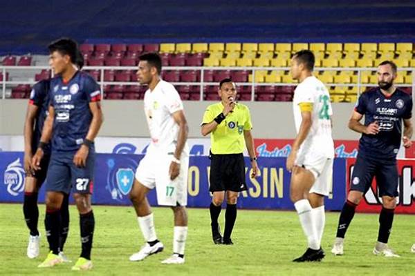 opini-kontroversi-var-di-liga-1-solusi-atau-justru-sumber-masalah-baru-bagi-wasit-indonesia_c01b3c30f.jpg